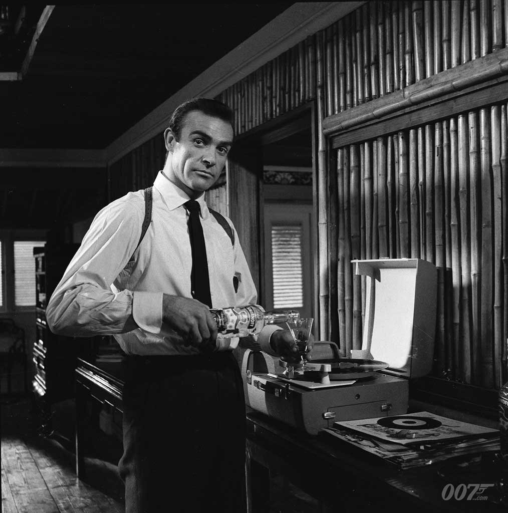Sean CONNERY le tout premier James BOND 007 dans DR NO